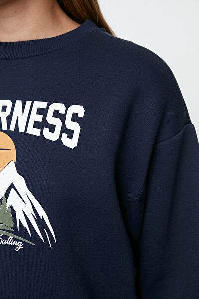 Trendyol Collection Thick Cut Navy Blue Printed Fleece Knitted Sweatshirt - Relaxed Fit Twoaw23Sw00559