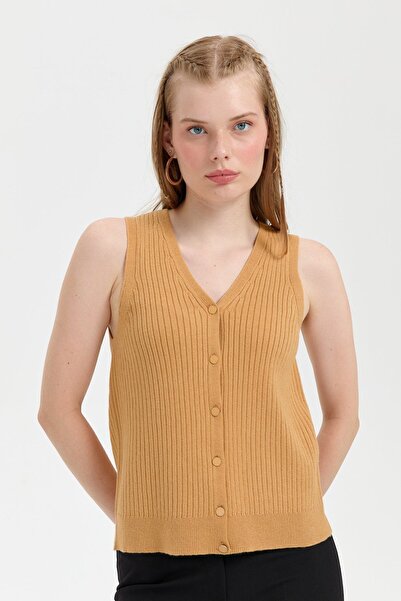 Desen Triko Жіночий жилет Camel кольору - V-подібний виріз, без швів