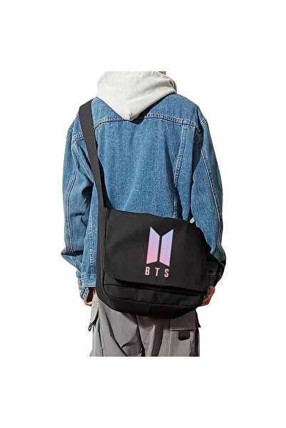 DEEFWEAR Μαύρη τσάντα αγγελιοφόρου με τυπωμένο λογότυπο της σειράς Pop BTS