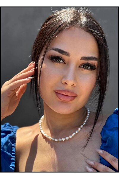 Stone Family قلادة باروكية باللون الأبيض - مزينة باللؤلؤ