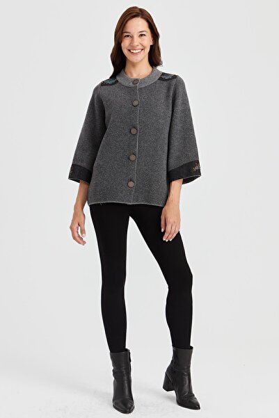 Desen Triko Γυναικείο γιακά με φελλό ώμους και μανίκια Κεντημένο μάλλινο παλτό καπνιστό