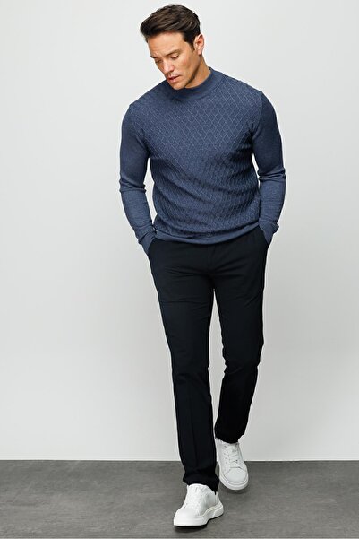 Desen Triko Чоловічий напівкороткий светр з коміром-рибалкою та візерунком у вигляді бджілих стільників, темно-синій