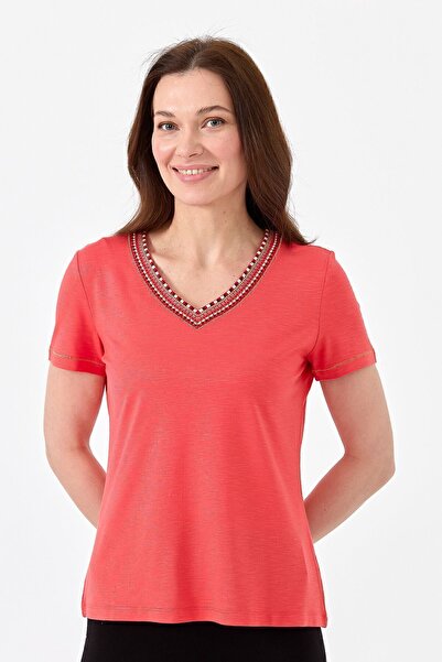 Desen Triko Women's V-Neck Colorful Embroidered Combed Cotton T-shirt Coral