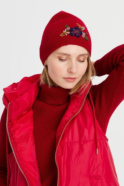 Desen Triko Women's Embroidered Wool Beret Red.