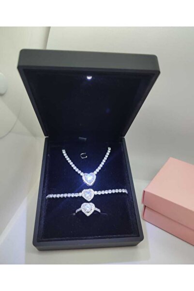 HKN AVM ACCESSORİES Işıklı Set Kutusunda 3 Lü Çelik Kolye Kalpli Yüzük Bileklik Su Yolu Seti Sevgililer Günü Hediyesi