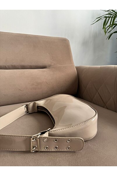 MODA ELF Krem Kadın Rugan Vizon Kemer Detaylı Baget Kol Çantası