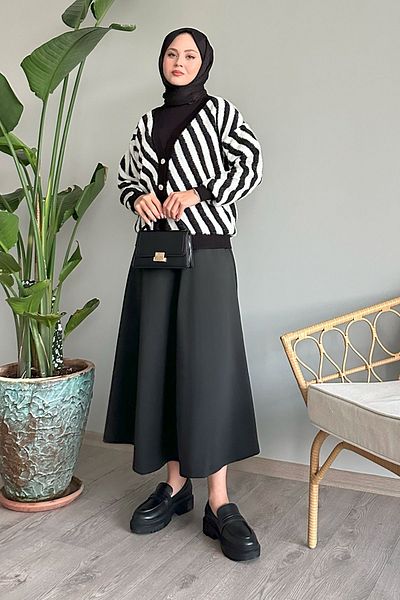 InStyle Cardigan negru din tricotaje - Detaliu dungi cu pene