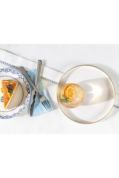 Madame Coco Dory Round Presentation Tray - Practical and Stylish Design