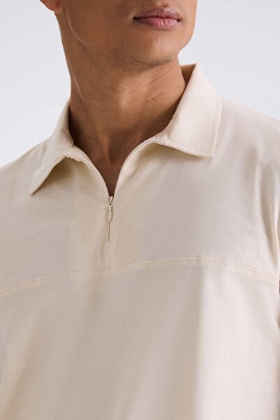 Jakamen Beige Slim Fit Zippered Polo Neck T-Shirt
