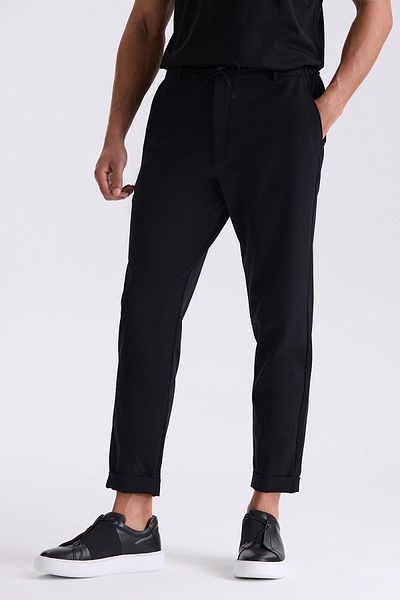 Jakamen Μαύρο παντελόνι Jogger Comfort Fit με ελαστική μέση