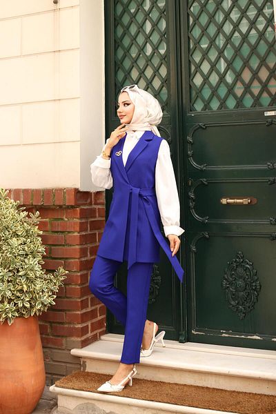 LOVELF Brooch Detail Belted Vest Set