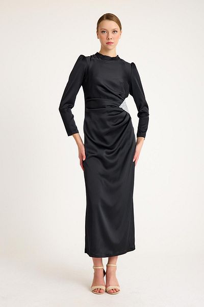 Olcay Schwarzes Satin-Abendkleid – Stein- und Faltendetail, Modell 4898-e