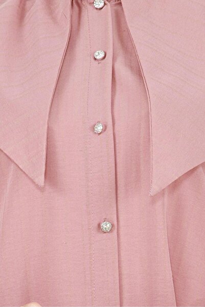 Sevitli Χρώμα πούδρας Μεγάλη λαιμόκοψη και χιτώνα με λεπτομέρεια