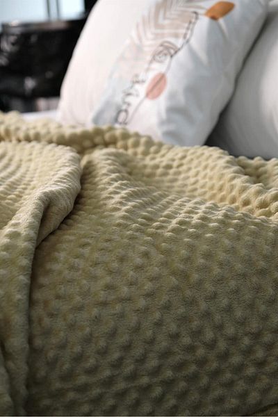 FAVORA Green Single Mink Blanket - All Season Bud