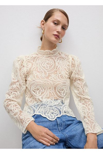 MANGO Woman Bavlněná krajková halenka s vysokým límečkem