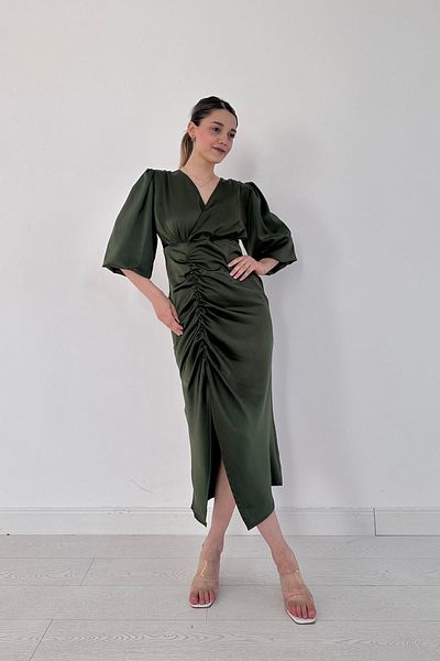 Elbee Fashion Woman Σατέν φόρεμα με λαιμόκοψη