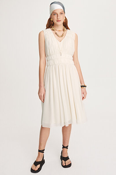 Perspective Φόρεμα Lily Regular Fit V-λαιμόκοψη μηδέν μανίκι τσαγιού εκρού χρώματος