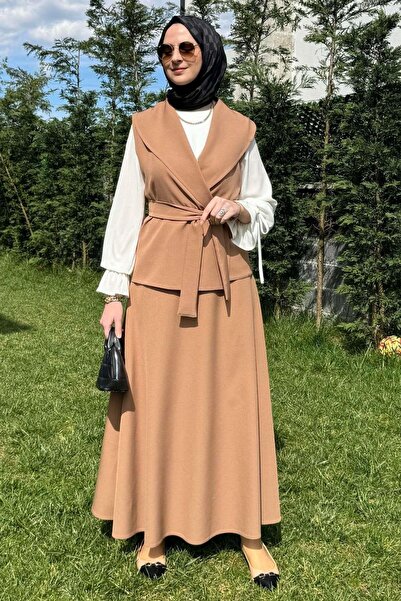 Rabia Şamlı Elegant Skirt Vest Set Camel