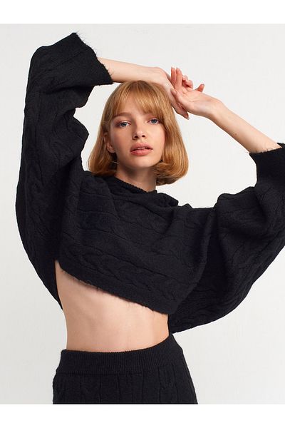 Dilvin 10459 Pulover crop tricotat de păr cu glugă cu mâneci kimono-negru