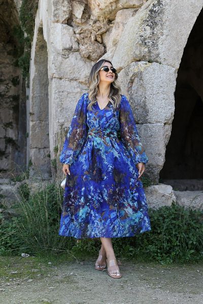 bytugcekaya Rochie albastră din șifon cu decolteu în V - lungime midi, model marmorat