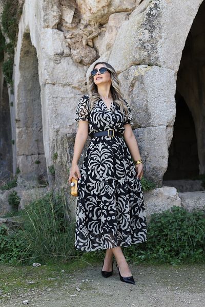 bytugcekaya Rochie din șifon cu centură neagră