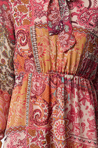 Trendyol Collection Etnikai mintás narancssárga maxi sifon ruha - állógallér és bélés TWOAW25EL00196