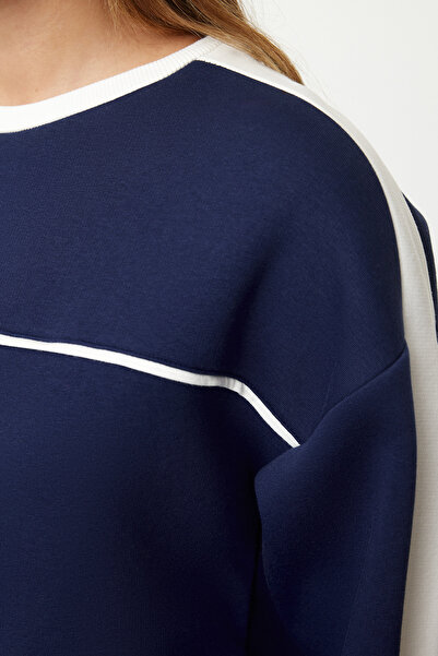 Trendyol Collection Sötétkék polár oversize kötött pulóver - szlogen nyomtatva Twoaw25sw00197