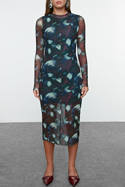 Trendyol Collection Indigově potištěné tylové lemované midi pletené šaty - stojáček Twoaw24el00165