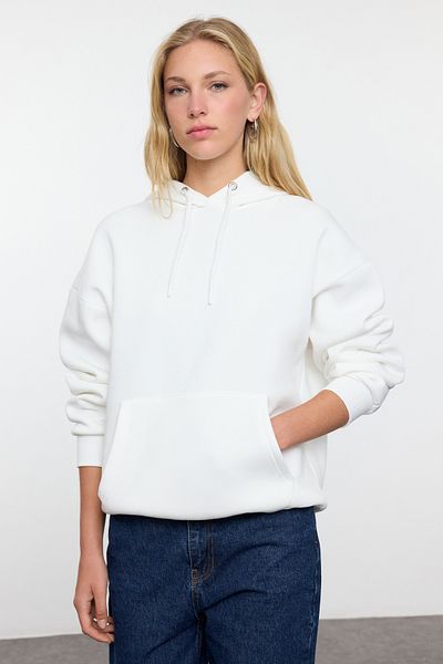 Trendyol Collection Плетен суитшърт в цвят екрю с качулка - полар, щампа на гърба, широка кройка Twoaw24sw00214
