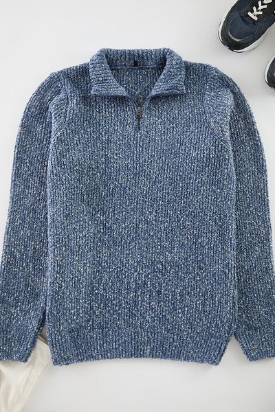 Trendyol Collection Unisex-Indigo-Strickpullover – halber Rollkragenpullover, gerüscht, normale Passform TMNAW25KZ00019