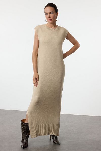 Trendyol Collection Μπεζ Maxi Knitwear Gilet φόρεμα - Λεπτομέρεια με απαλή υφή και σκίσιμο TWOAW25EL00022