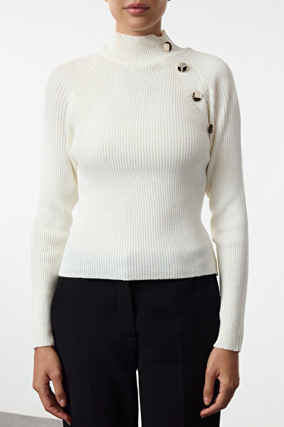 Trendyol Collection Tenký pletený svetr – Ecru, Detail knoflíku TWOAW25KZ00069