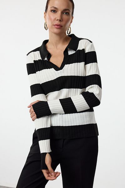 Trendyol Collection Pulover tricotat cu guler polo cu mâneci cu dungi negre TWOAW21KZ1113