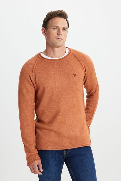 AC&Co / Altınyıldız Classics Weicher Strickpullover mit Rundhalsausschnitt und Reliefmuster für Herren in Zimtfarbe – Standard-Passform