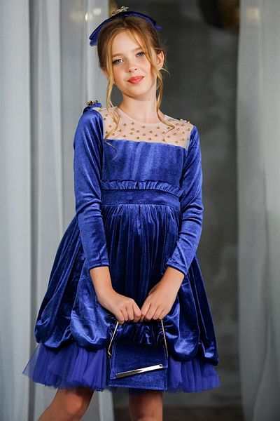 Ribbon kids Rochie din catifea cu glugă cu mânecă lungă + cataramă + geantă pentru fetiță