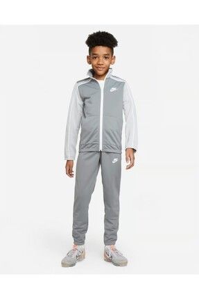 Nike sportswear junior store