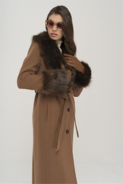 Olcay Středně dlouhý kabát s odnímatelným límcem a rukávy a zapínáním na knoflík TABA 3905