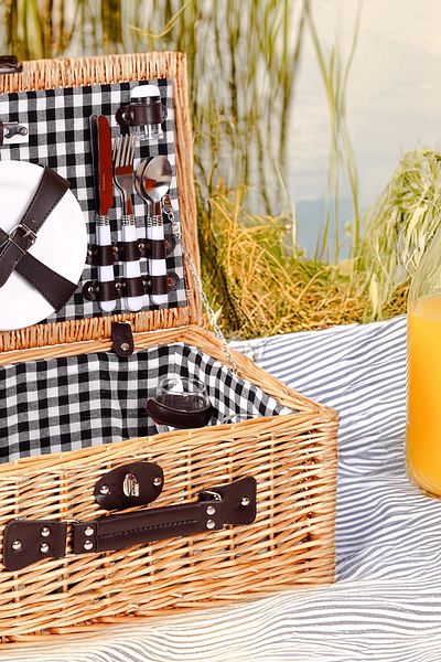 Perotti Picno Italy 4-Person Wicker Picnic Basket - Black Lined and Portable