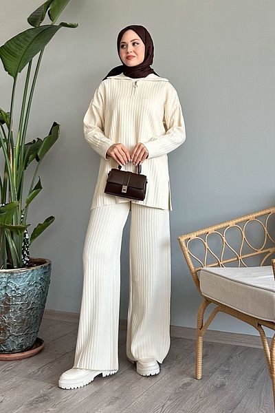 InStyle طقم تريكو مضلع إكرو - فتحة جانبية