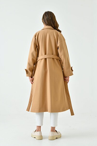 bayansepeti Παλτό Camel Stamp 9001 - Oversize Cut με διπλό γιακά, κουμπιά και λεπτομέρεια ζώνης, μακριά μανίκια και φόδρα