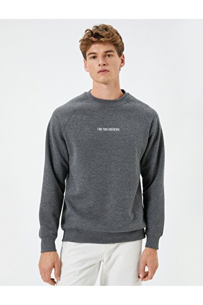 Koton Ανδρικό μπλουζάκι με λαιμόκοψη ποδηλατικού τύπου