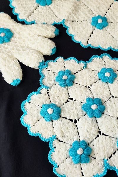 X400 Blue Flower Patterned Bridal Bundle and Bath Loofah Set - 3 Piece Hand Knitted Dowry Box