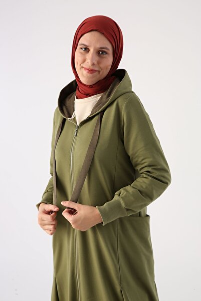 ALLDAY Světlý khaki semiš zdobený kapucí Abaya