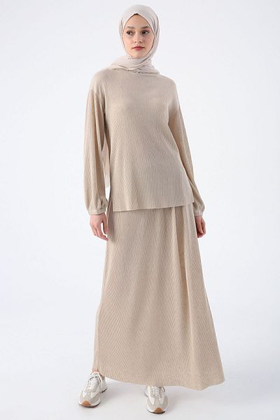 ALLDAY Steinfarbener Anzug mit plissierter, geschlitzter Bluse und Rock