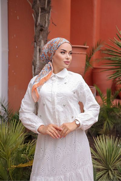 hilla line طقم حجاب سكالوب أبيض - تنورة طويلة بتفاصيل حجرية