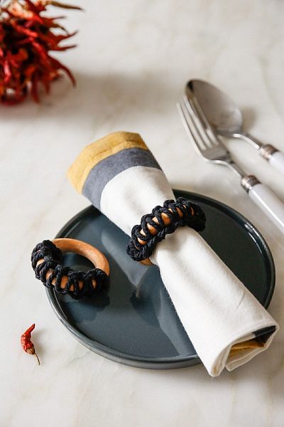 Arma House 6-Piece Green Decorative Wooden Napkin Rings with Macrame Ring