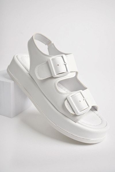 MUGGO JASMINE Garantiert - Damensandalen mit Doppelriemen, Keilabsatz und Gummizug