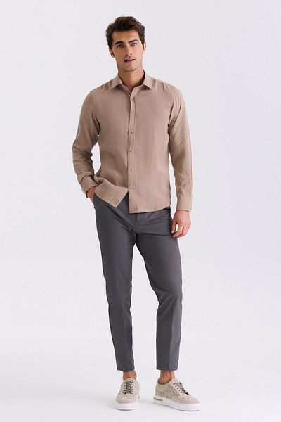 Jakamen Πουκάμισο με κουμπιά και γιακά σε καφέ Comfort Fit