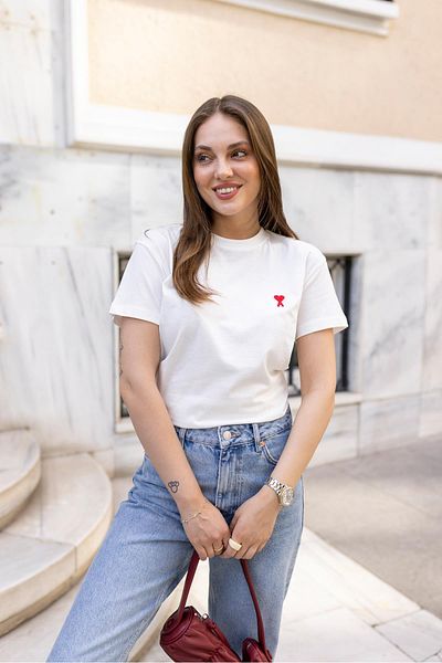 Askı Nişantaşı Ecru Heart Embroidery Detailed Basic T-shirt
