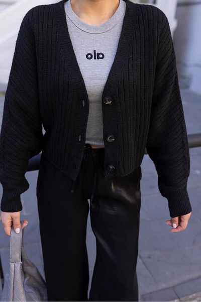 Askı Nişantaşı Black Bat Sleeve Bone Button Detailed Crop Cardigan